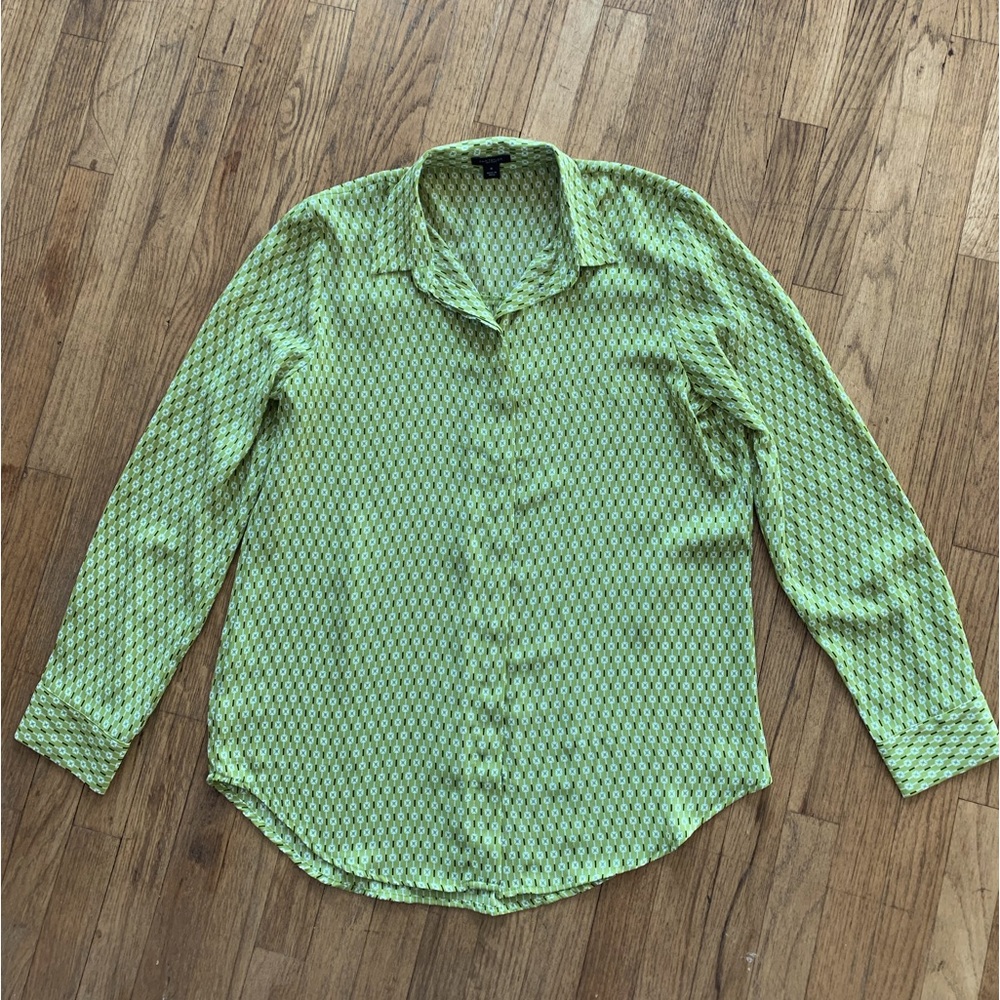 Beautiful Ann Taylor Factory size medium blouse!